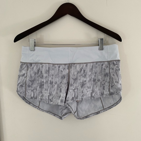 Lululemon Speedup Short - Picture 1 of 4